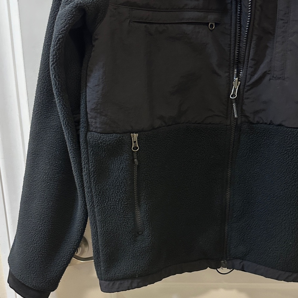 The North Face Men's Black Performance Jacket - Picture 4 of 9